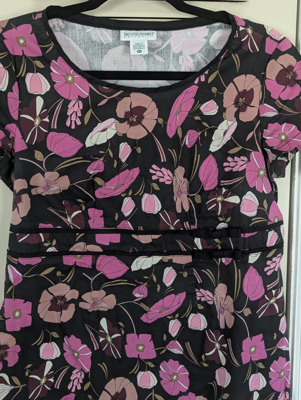 Motherhood Size M Maternity Scrub Top, Black & Pink Floral, Tie Back, Stretch